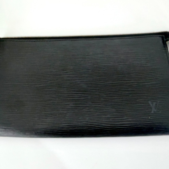 Authentic Louis Vuitton Pochette Accessoires in Noir Epi leather - Picture 8 of 8